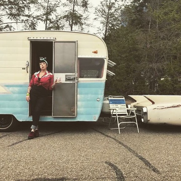 Meet your Posher, Tiffany - Picture 2 of 4